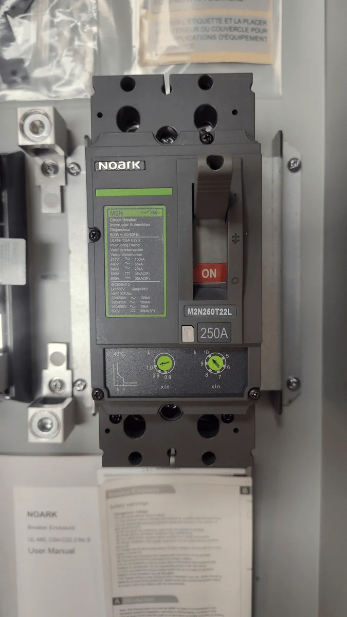 Noark E3R-2AM2N250T22L | Double-Pole UL Listed 250A DC Breaker with Enclosure
