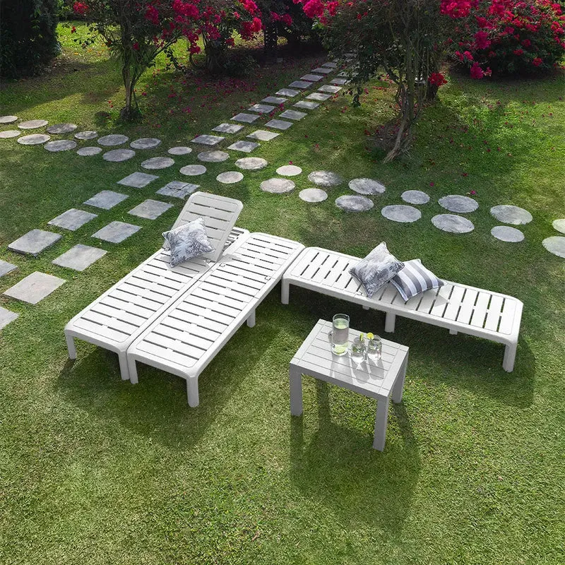 Combo Piscina (2 Camas Asoleadoras + 2 Sillas Playeras + 1 Mesa de Centro Rectangular) Blanco
